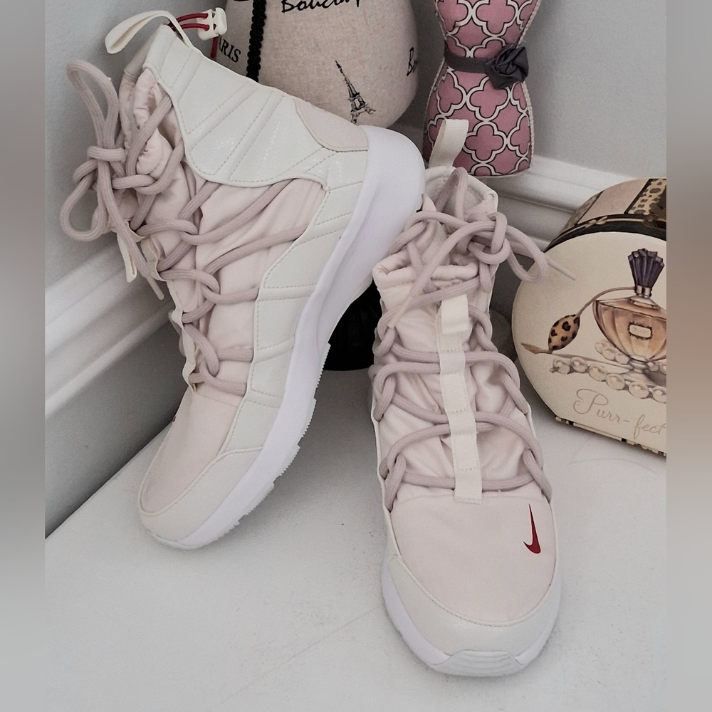 Nike Tanjun High Rise Desert Sand Sneaker AO0355-005 Pre-Owned